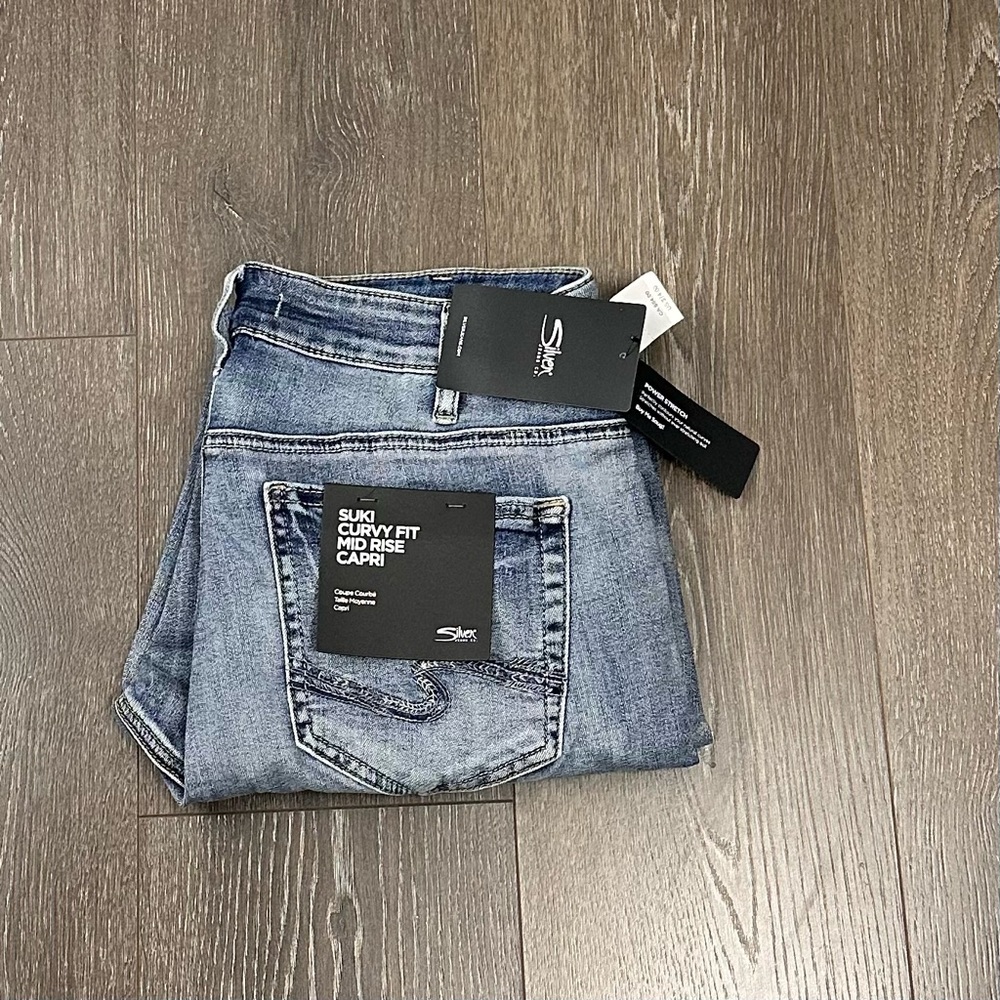Silver Jeans Curvy Fit Mid Rise Capri Sz 33